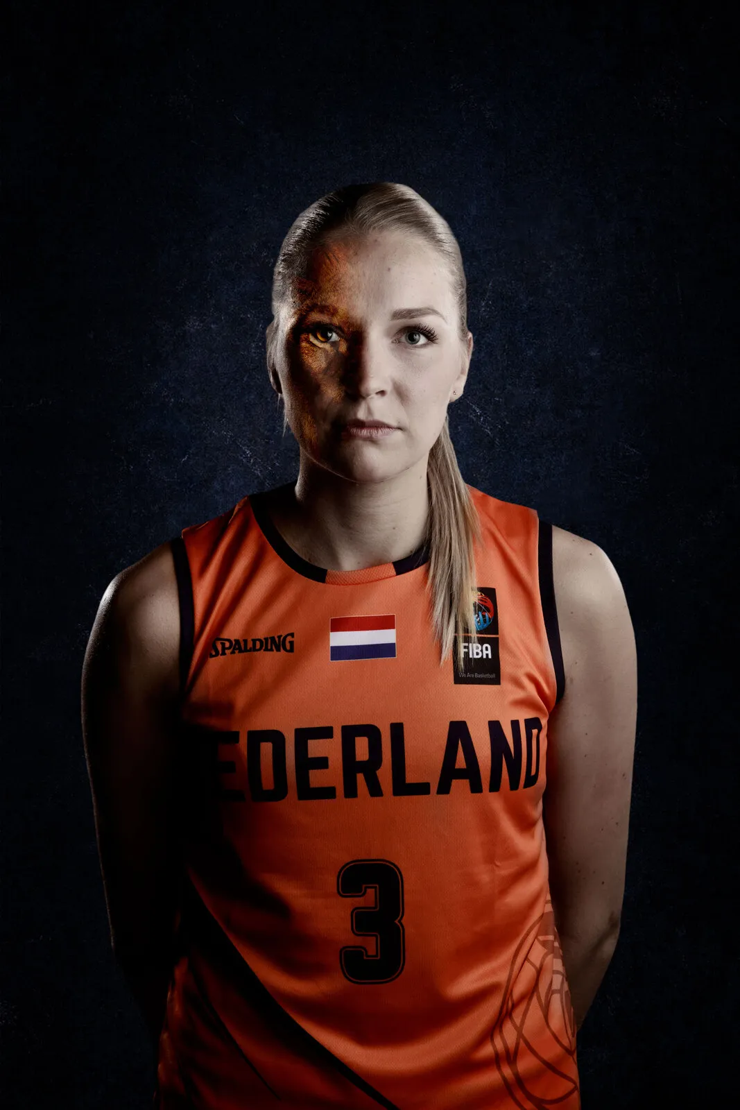 Portret van een speler in het oranje Nederland-shirt, nummer 3