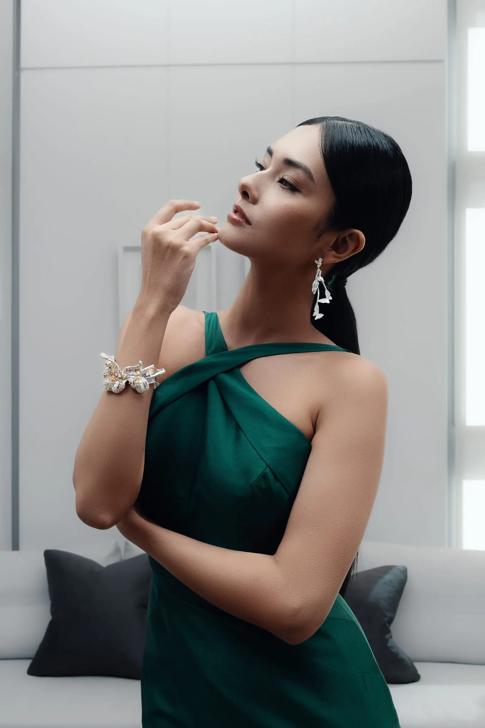 Emerald earrings and ring in the private consultation room